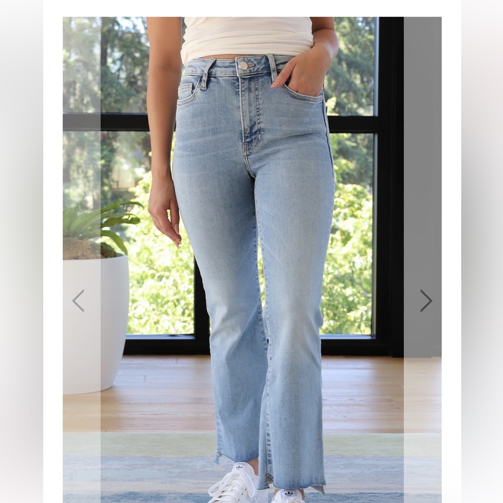 FRAME LE CROP MINI BOOT STEP FRAY IN COLORADO